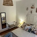 La De Leo Y Lola Villa