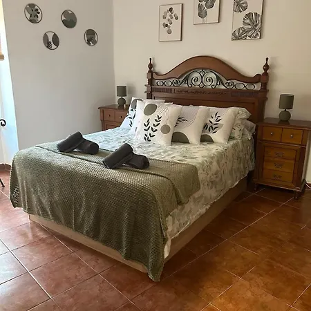 La De Leo Y Lola Villa *