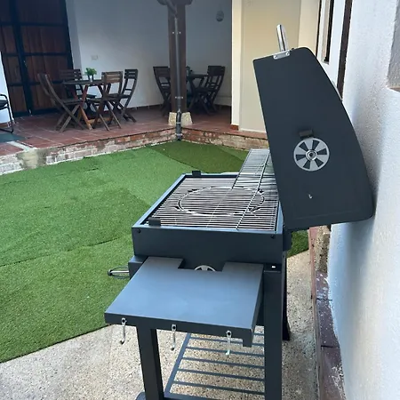 La De Leo Y Lola Villa